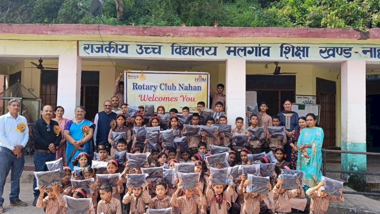रोटरी क्लब नाहन द्वारा राजकीय उच्च विद्यालय मलगाँव में विद्यार्थियों को वर्दी कोटिया ( यूनिफॉर्म स्वेटर्स) का वितरण