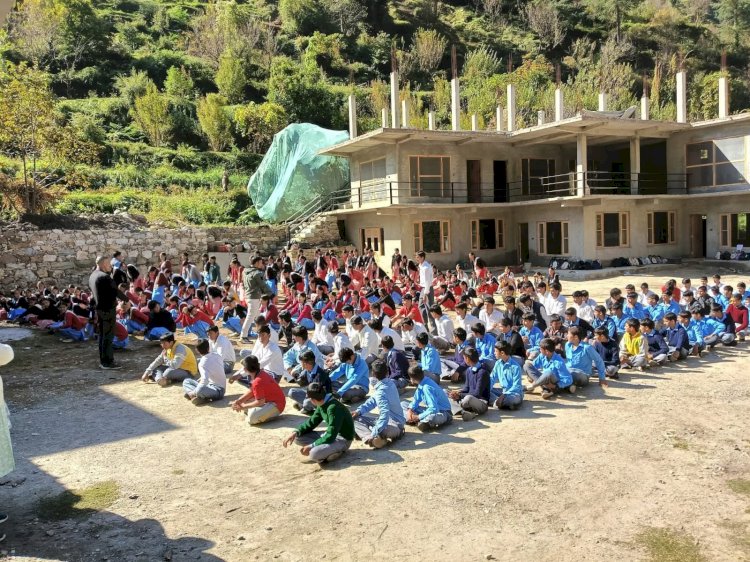 तीर्थन घाटी के समाजसेवी उपप्रधान महेन्द्र सिंह चौहान ने खोला शिक्षा का द्वार।