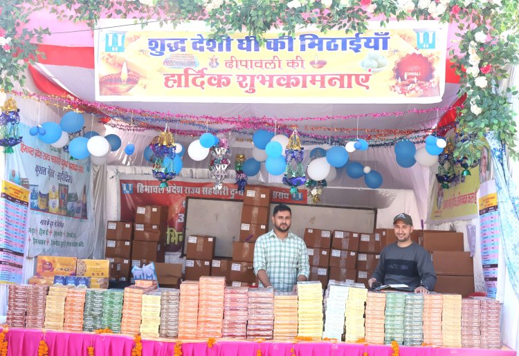 सेरी मंच के पास मिल रही मिल्कफैड की शुद्ध देसी घी की मिठाइयां