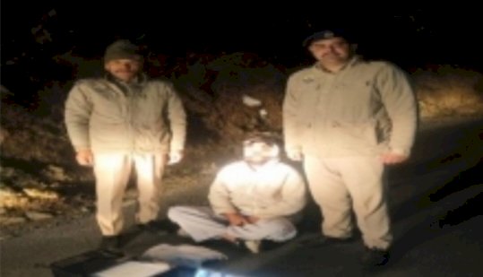 नाहन:हरीपुरधार में पैदल चल रहे  व्यक्ति से 767 ग्राम चरस ,पच्छाद में  चाय बेचने वाले से 10 बोतलें पकड़ीं आरोपी धरे....