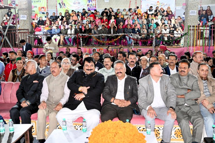 विद्यार्थियों को कौशल आधारित और रोजगारोन्मुख शिक्षा प्रदान करें शिक्षक - रोहित ठाकुर