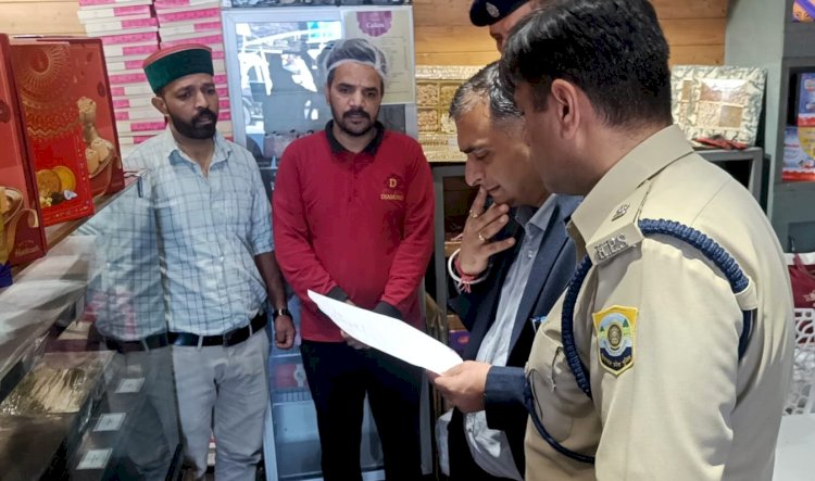 संजौली में फिंकवाई 33 किलो खराब मिठाइयां