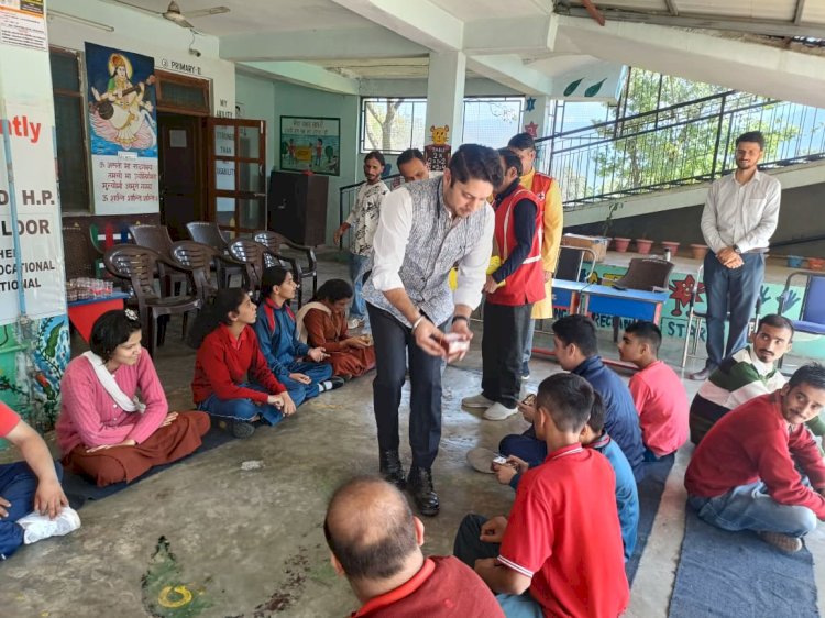 उपायुक्त ने सुंदरनगर में विशेष बच्चों को दिए दीपावली उपहार