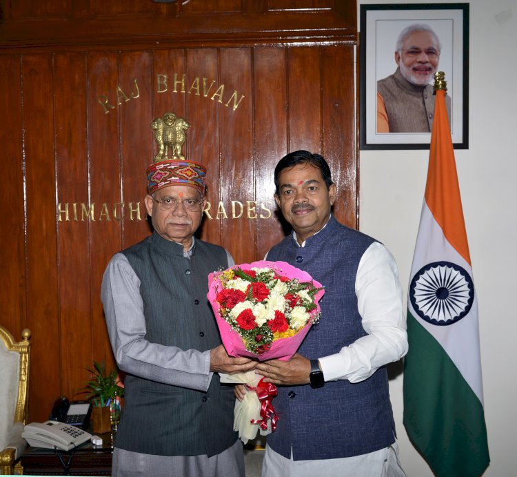 केंद्रीय राज्य मंत्री बी.एल. वर्मा ने राज्यपाल से भेंट की