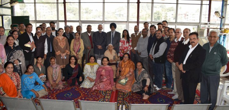 समग्र स्वास्थ्य के लिए आयुर्वेद महत्वपूर्ण - वीरेन्द्र सिंह