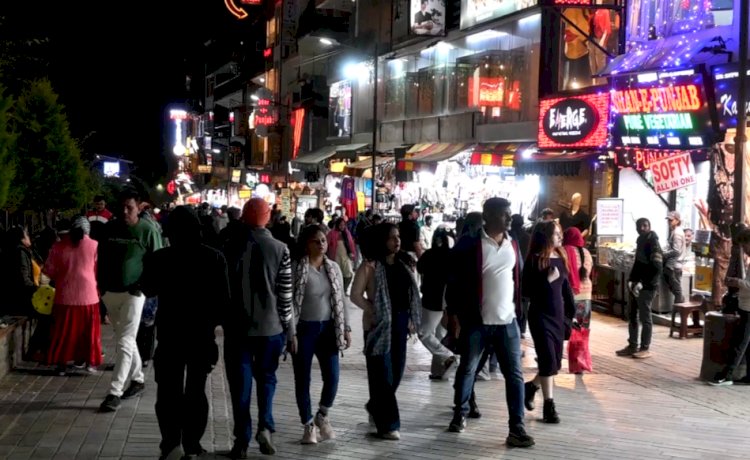 मनाली में फिर लौटी रौनक : प्रदेश सरकार के प्रयासों से सजीव हुई पर्यटन नगरी