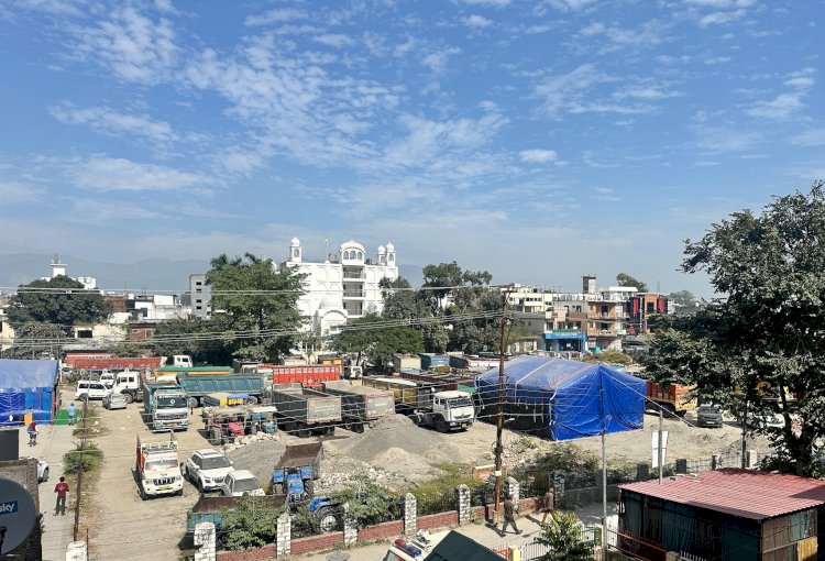 नाहन: बीती रात अवैध खनन माफिया पर पुलिस का चाबुक चला: 25 टिप्पर कब्जे में, 42 चालान काटे,पांवटा व कालाअम्ब में बड़ा एक्शन...