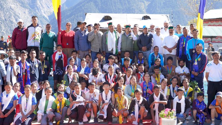 रन फॉर यूनिटी कार्यक्रम के तहत राजस्व मंत्री जगत सिंह नेगी ने मैराथन दौड़ को हरी झंडी दिखाकर किया रवाना