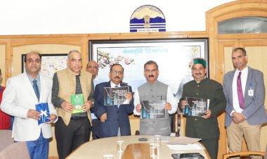 मुख्यमंत्री ने आर्थिक एवं सांख्यिकी विभाग की पुस्तकों का विमोचन किया