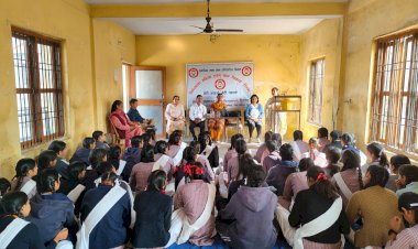 कोट और मटाहणी स्कूल की छात्राओं को बताए तनाव से निपटने के उपाय