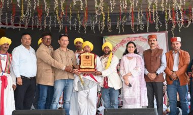 रेणुका मेले में हुई बुडाह लोकनृत्य दल की प्रतियोगिता में  पारंपरिक  बुडाह लोकनृत्य दल हानत घाटों प्रथम स्थान पर रही