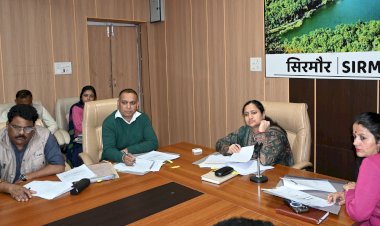 अधिकारी अधिनियम के अनुरूप योजनाओं का करें क्रियान्वयन -उपायुक्त