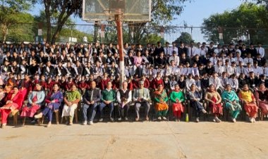 उपायुक्त सहित अधिकारियों ने ‘अपना विद्यालय’ के तहत स्कूलों में पहुंचकर बच्चों के साथ मनाया बाल दिवस