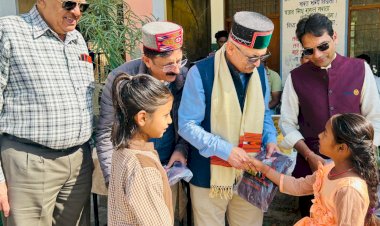 रोटरी क्लब नाहन ने बाल दिवस पर स्कूली बच्चों को वितरित किये 175 स्वेटर