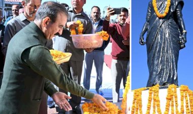 मुख्यमंत्री ने पूर्व प्रधानमंत्री इंदिरा गांधी की जयंती पर पुष्पाजंलि अर्पित की