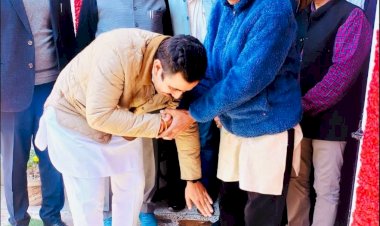 विक्रमादित्य सिंह ने प्रेम कुमार धूमल से की भेंट, रंजना के परिजनों को ढांढस बंधाया