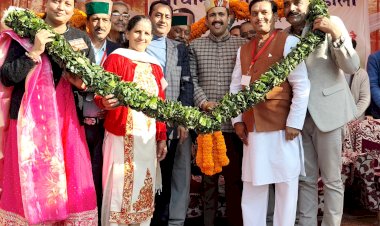 लोक निर्माण मंत्री ने जुब्बड़हट्टी (हलटी) में आयोजित तीन दिवसीय अनोखी डाली मेले के दूसरे दिन मुख्य अतिथि के रूप में की शिरकत