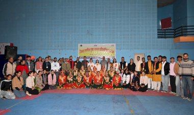 जिला स्तरीय युवा उत्सव प्रतियोगिता के लोक नृत्य एवं लोक गायन में सदर ब्लॉक प्रथम