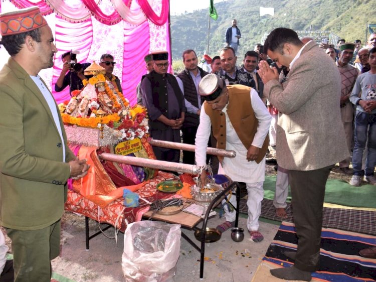 किसानों-बागवानों को कृषि की आधुनिक तकनीक अपनाने, नकदी फसलें उगाने तथा प्राकृतिक खेती की ओर प्रेरित करने के किए जा रहे प्रयास – विक्रमादित्य सिंह