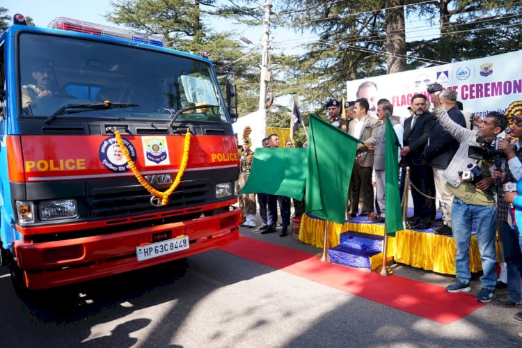 मुख्यमंत्री ने 66 पैट्रोलिंग वाहनों को हरी झण्डी दिखाकर किया रवाना