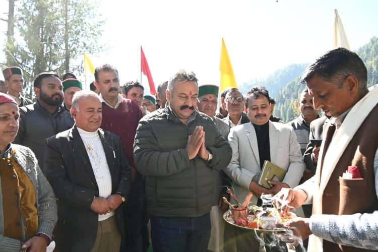 शिक्षा मंत्री ने 7 करोड़ से बनने वाली कड़ीवन उमलाडवार गालून सड़क का किया भूमिपूजन