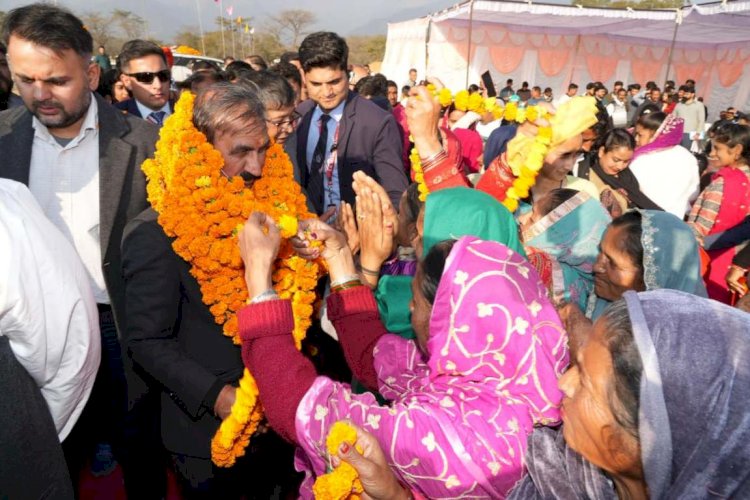 मुख्यमंत्री ने पालमपुर हेलीपोर्ट की आधारशिला रखी