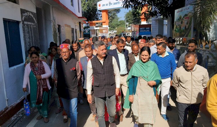 इंदिरा गांधी जयंती पर नगर एवं ग्राम नियोजन मंत्री ने भराड़ी स्कूल में दी श्रद्धांजलि, बेटियों के सशक्तिकरण पर दिया बल