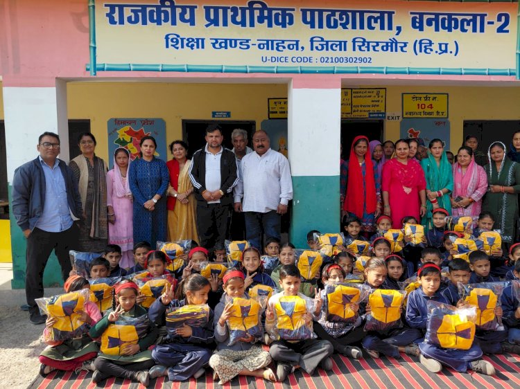नाहन: बनकला स्कुल के नोनिहालों को बांटे ट्रैक सूट..