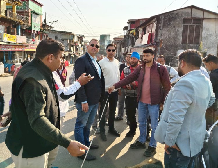 बैजनाथ मंदिर पार्किंग से चौबीन चौक तक संयुक्त निरीक्षण, एस डी एम ने पार्किंग एवं यातायात व्यवस्था सुधारने हेतु महत्वपूर्ण निर्देश