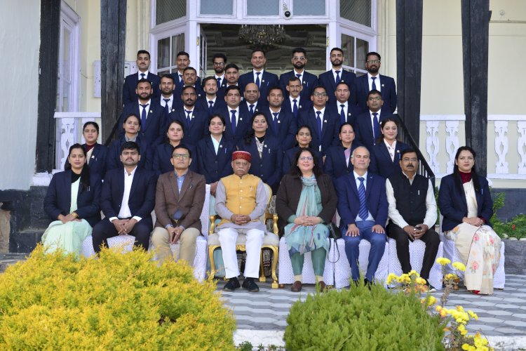वित्त एवं लेखा सेवा प्रशिक्षु अधिकारियों ने राज्यपाल से भेंट की