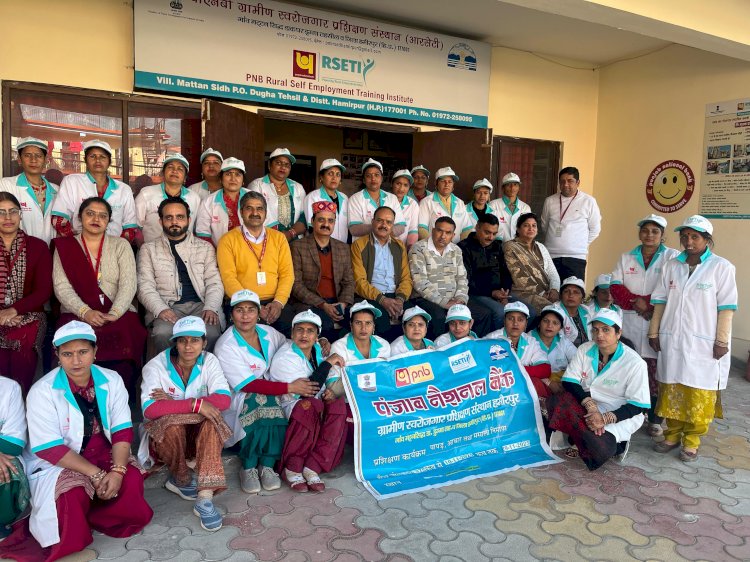 आरसेटी ने 34 महिलाओं को सिखाया आचार, पापड़ और मसाला बनाना