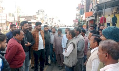 लगातार जारी है प्रशासन की बाजारों में व्यवस्था सुधार की कवायद, डीसी ने मैहतपुर बाजार का किया दौरा