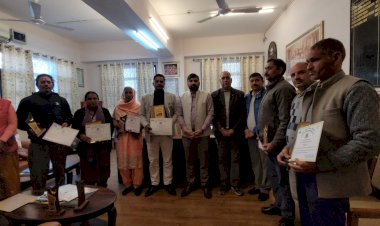 व्यक्तिग एवं सामुदायिक स्तर पर मानकों के अनुसार श्रेष्ठ शौचालय की श्रेणी में सम्मान प्रदान