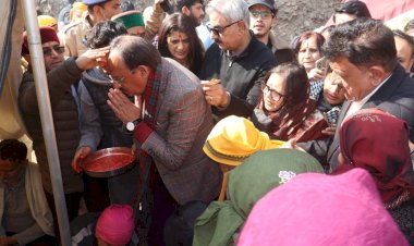 नाहन :उद्योग मंत्री हर्षवर्धन चौहान ने चालदा महासु महाराज जी को द्राबिल में आशीर्वाद प्राप्त किया....