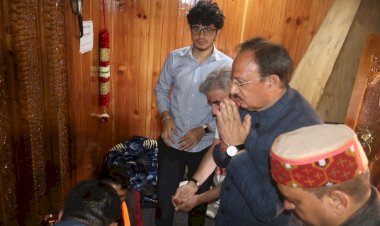 उद्योग मंत्री हर्षवर्धन चौहान ने सपरिवार चालदा महासु महाराज के पशमी मंदिर में विराजमान होने पर नवाया शीश 