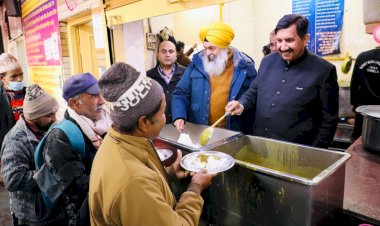 उप-मुख्यमंत्री मुकेश अग्निहोत्री ने आईजीएमसी शिमला में ‘गुरु के लंगर’ सेवा में की सहभागिता