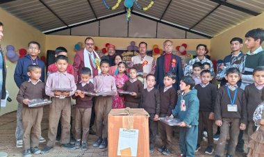 रोटरी क्लब नाहन ने धगेड़ा स्कूल के वार्षिक पुरस्कार वितरण समारोह में वितरित किए 88 ऊनी स्वेटर