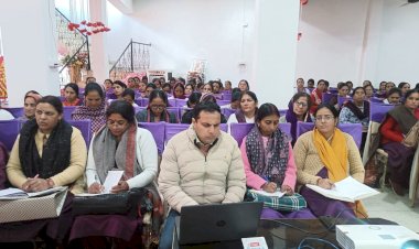 आंगनवाड़ी वर्करों को दिया जा रहा ‘पोषण भी, पढ़ाई भी’ का प्रशिक्षण
