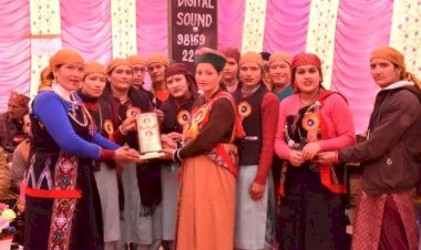 तीर्थन घाटी के तिंदर स्कुल में शैक्षणिक उत्कृष्टता और प्रतिभाओं का सम्मान।