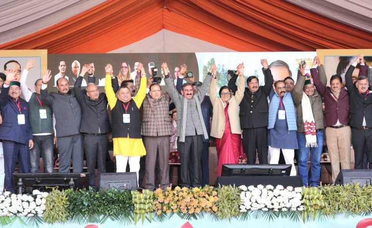 हिमाचल के विकास और परिवर्तन की गूंज मंडी में : विकास का जनोत्सव, दिखा ऐतिहासिक नजारा
