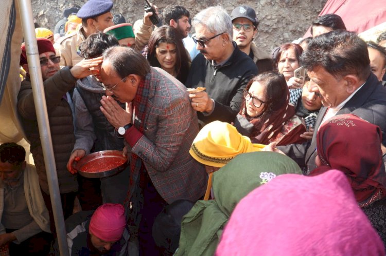 नाहन :उद्योग मंत्री हर्षवर्धन चौहान ने चालदा महासु महाराज जी को द्राबिल में आशीर्वाद प्राप्त किया....