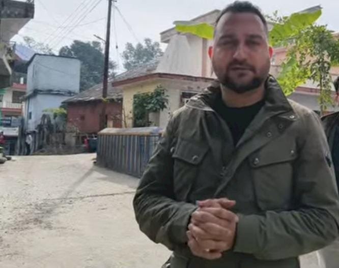 छुट्टी के दिन कानून के सामने हाज़िर: विधायक आशीष शर्मा छठे दिन भी सुजानपुर थाना पहुंचे