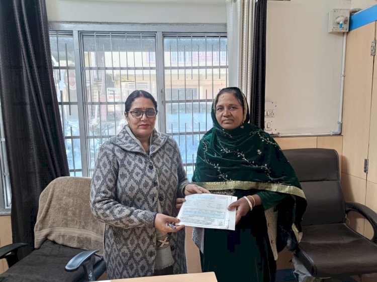 सौलीखड्ड सहकारी बैंक शाखा ने सौंपा 2 लाख का बीमा क्लेम