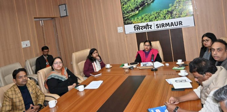 रोटरी क्लब नाहन द्वारा पोलियो केंद्रों पर तैनात कर्मचारियों को फूड पैकेट वितरण