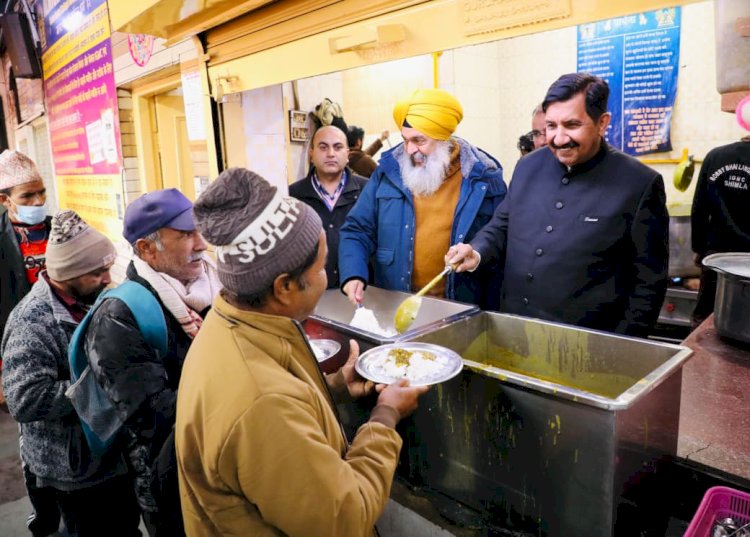 उप-मुख्यमंत्री मुकेश अग्निहोत्री ने आईजीएमसी शिमला में ‘गुरु के लंगर’ सेवा में की सहभागिता