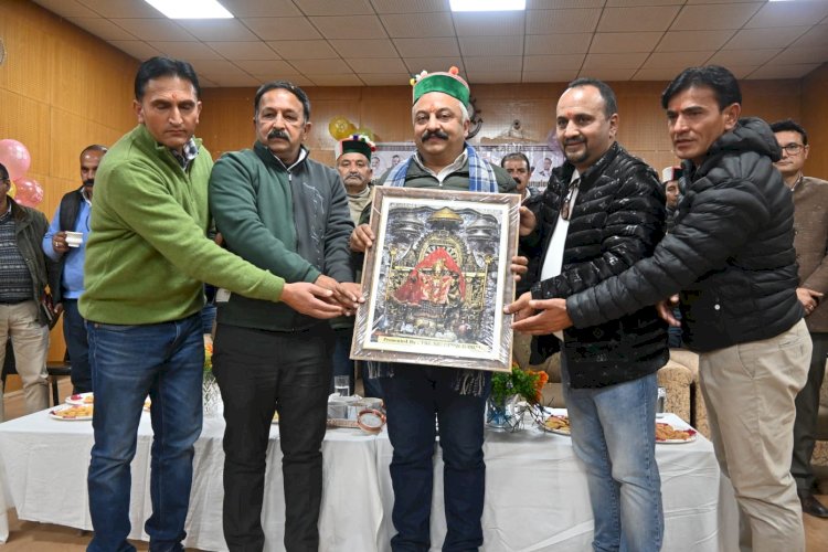 शिक्षा मंत्री ने अंतरराष्ट्रीय स्तर पर उत्कृष्ट प्रदर्शन करने वाली छात्राओं को किया सम्मानित