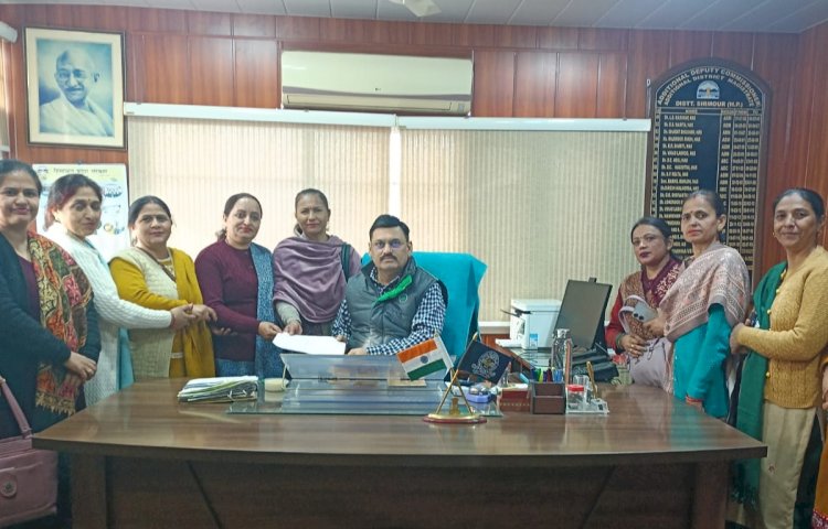 नाहन: तीन माह से लंबित केंद्र का मानदेय तत्काल जारी किया जाए...