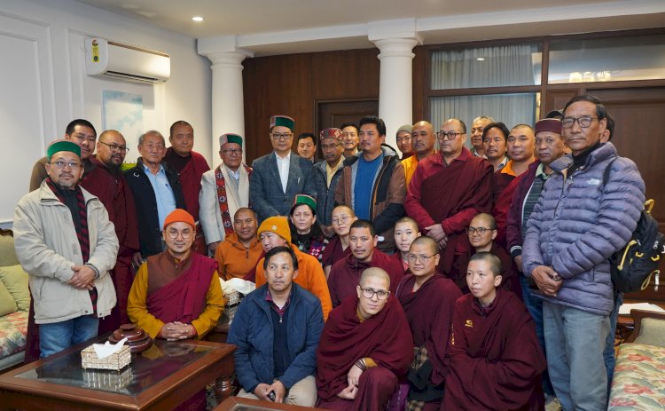 हिमाचल प्रदेश के  बौद्ध संगठनों का एक प्रतिनिधिमंडल केन्द्रीय अल्पसंख्यक  कार्य  मन्त्री श्री किरेन रिजिजू  से   मिला