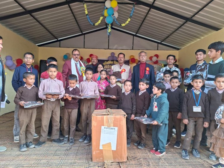 रोटरी क्लब नाहन ने धगेड़ा स्कूल के वार्षिक पुरस्कार वितरण समारोह में वितरित किए 88 ऊनी स्वेटर