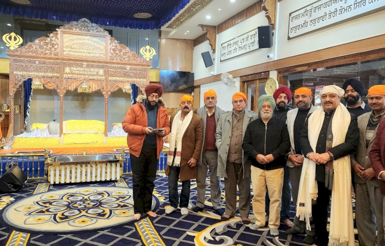 वीर बाल दिवस पर सांसद सुरेश कश्यप ने गुरुद्वारा साहिब बस स्टैंड शिमला में टेका माथा